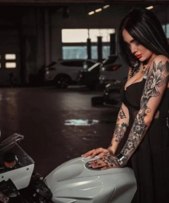 Опытная и раскрепощенная девушка приглашает в гости мужчину, готового отдаться страсти и наслаждению. Обещаю незабываемое время в моей компании, которое ты захочешь повторить снова и снова. 2442, 21 год